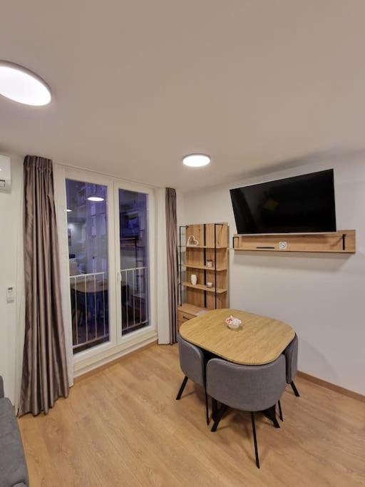 G-in-st Apartmán *